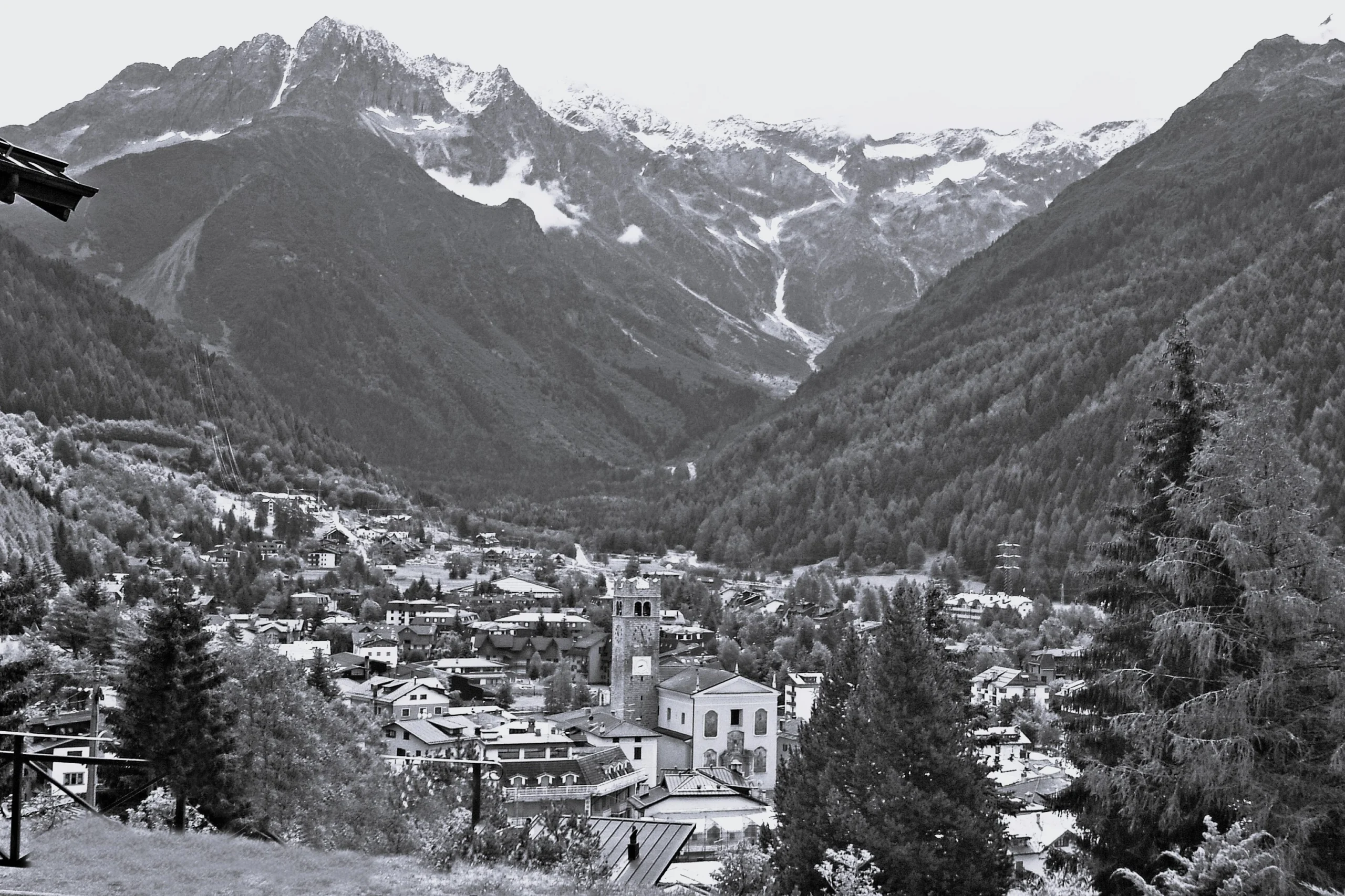 PONTE_DI_LEGNO_-_SULLO_SFONDO_IL_CASTELLACCIO_-_panoramio